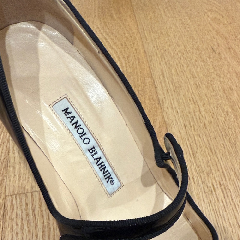 Manolo Blahnik Campari Black Patent Leather Heels - Picture 2 of 8